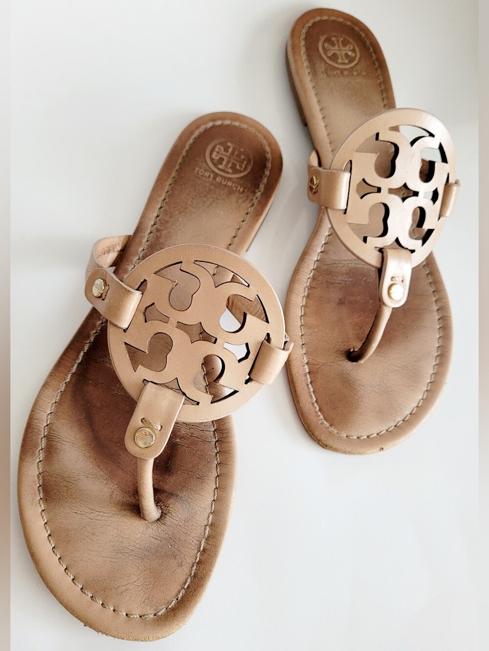 Tory Burch Miller Tan Calf Leather Logo Thong Sandals Almond Flour US 10 - Picture 6 of 16